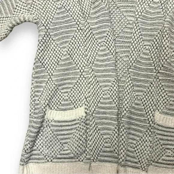 A New Day Cozy Gray and White Geometric Pattern Print Relaxed Fit Open Cardigan - Picture 13 of 16